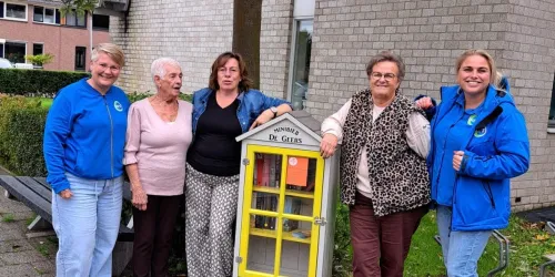 Bankje en buurtbieb verbindt buurtbewoners Breedweer